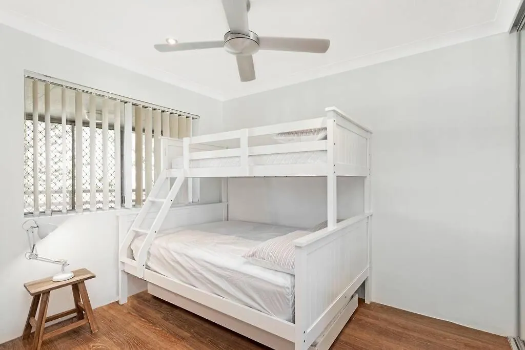 Burleigh Beach Apartment - Self Catering Gold Coast