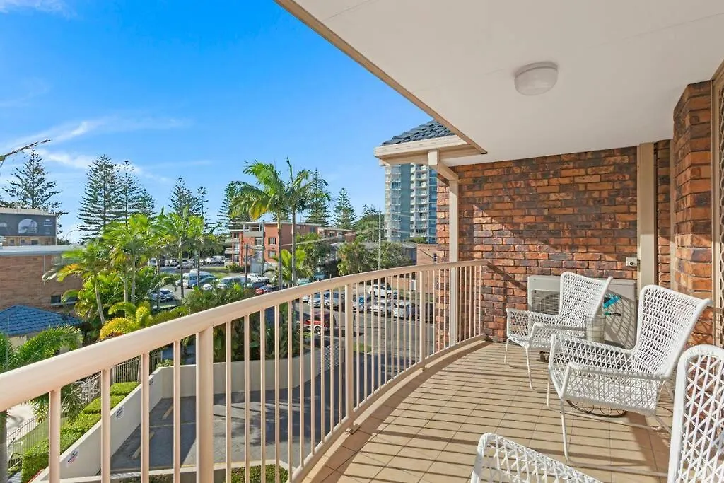 Burleigh Beach Apartment - Self Catering Gold Coast