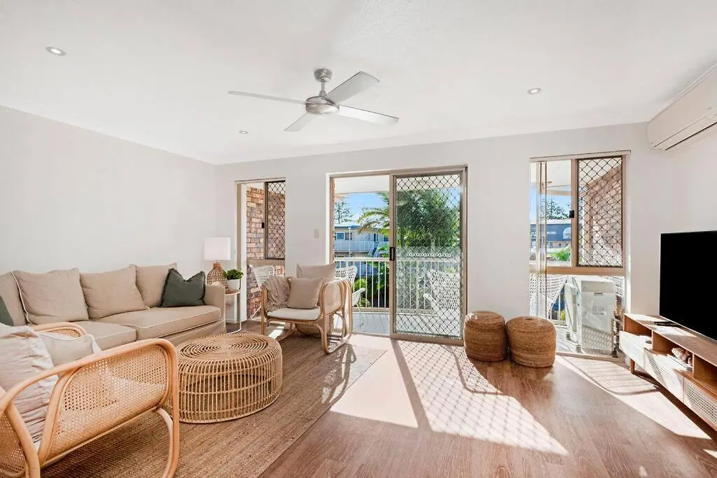 Burleigh Beach Apartment - Self Catering Gold Coast